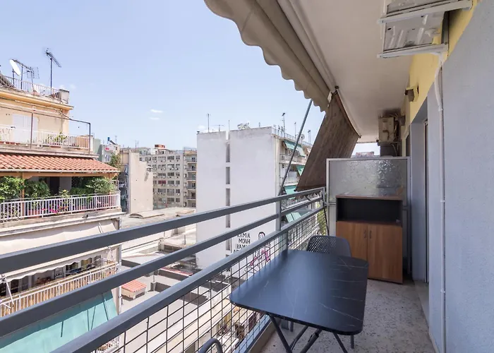 Classic 2Bd Apartment